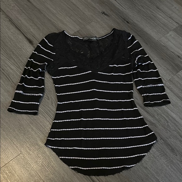 Almost famous Black and White Fitted Ribbed Blouse - Picture 1 of 8